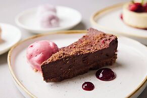 The Clermont London, Victoria