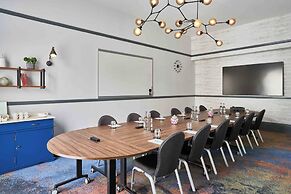 The Clermont London, Victoria