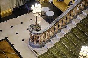 The Clermont London, Victoria