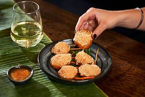 The Clermont London, Victoria