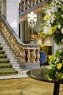 The Clermont London, Victoria