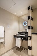 The Clermont London, Victoria