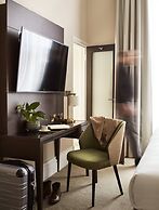 The Clermont London, Victoria