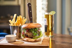 The Clermont London, Victoria