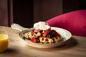 The Clermont London, Victoria