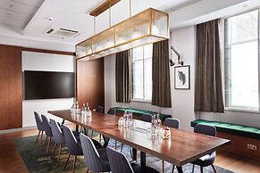 The Clermont London, Victoria