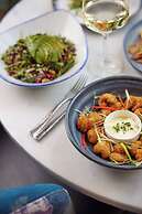 The Clermont London, Victoria