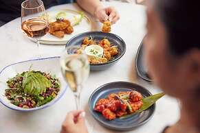 The Clermont London, Victoria