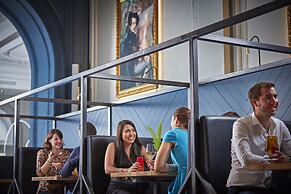 The Clermont London, Victoria