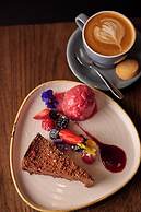 The Clermont London, Victoria