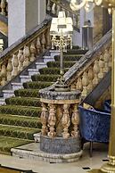 The Clermont London, Victoria