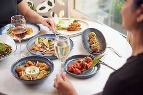 The Clermont London, Victoria