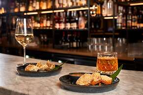 The Clermont London, Victoria