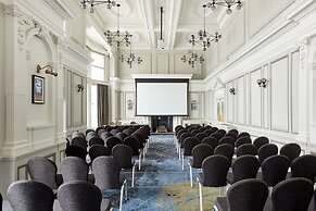 The Clermont London, Victoria