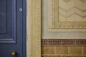 The Clermont London, Victoria