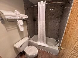 Promenade Inn & Suites Oceanfront