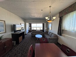 Promenade Inn & Suites Oceanfront