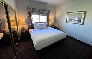 Promenade Inn & Suites Oceanfront