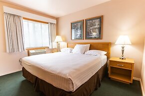 RiverTree Inn & Suites