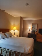 RiverTree Inn & Suites