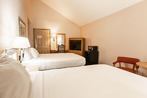 RiverTree Inn & Suites