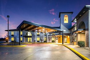 Clarion Pointe Richmond North near University