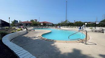 Clarion Pointe Richmond North near University