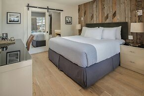 Hotel Paradox, Autograph Collection
