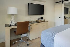 Hotel Paradox, Autograph Collection