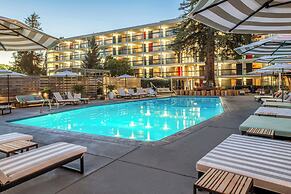 Hotel Paradox, Autograph Collection