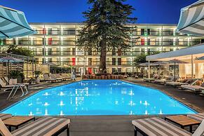 Hotel Paradox, Autograph Collection