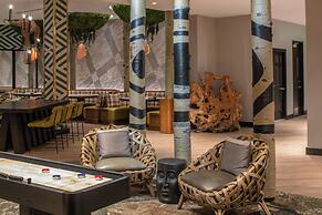 Hotel Paradox, Autograph Collection