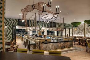 Hotel Paradox, Autograph Collection