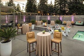 Hotel Paradox, Autograph Collection