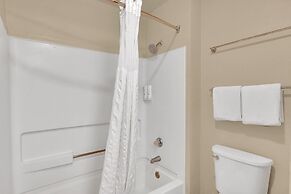 Quality Inn near Six Flags Discovery Kingdom - Napa Valley