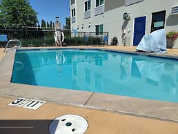 Holiday Inn Express Newberg - Wine Country by IHG