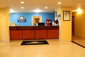 Days Inn & Suites by Wyndham Bloomington/Normal IL