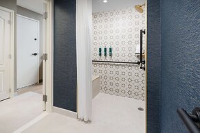 DoubleTree by Hilton Charlotte City Center