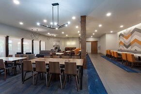 La Quinta Inn & Suites by Wyndham Ft. Myers-Sanibel Gateway