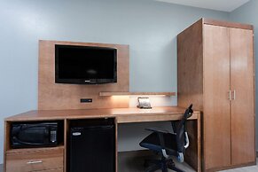 La Quinta Inn & Suites by Wyndham Ft. Myers-Sanibel Gateway