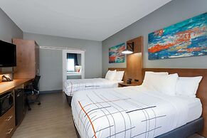 La Quinta Inn & Suites by Wyndham Ft. Myers-Sanibel Gateway