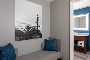 La Quinta Inn & Suites by Wyndham Ft. Myers-Sanibel Gateway