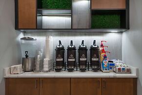 La Quinta Inn & Suites by Wyndham Ft. Myers-Sanibel Gateway