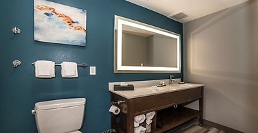 La Quinta Inn & Suites by Wyndham Ft. Myers-Sanibel Gateway