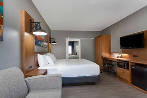 La Quinta Inn & Suites by Wyndham Ft. Myers-Sanibel Gateway