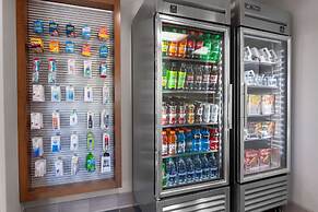 La Quinta Inn & Suites by Wyndham Ft. Myers-Sanibel Gateway