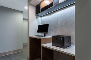 La Quinta Inn & Suites by Wyndham Ft. Myers-Sanibel Gateway