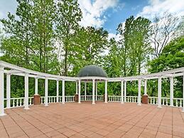 DoubleTree by Hilton Hotel Charlottesville