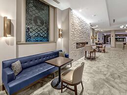 DoubleTree by Hilton Hotel Charlottesville