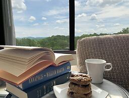 DoubleTree by Hilton Hotel Charlottesville